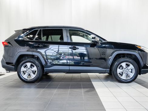 Used 2025 Toyota RAV4 XLE image 3