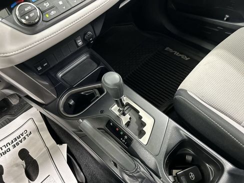 Used 2018 Toyota RAV4 XLE AWD/4WD image 17