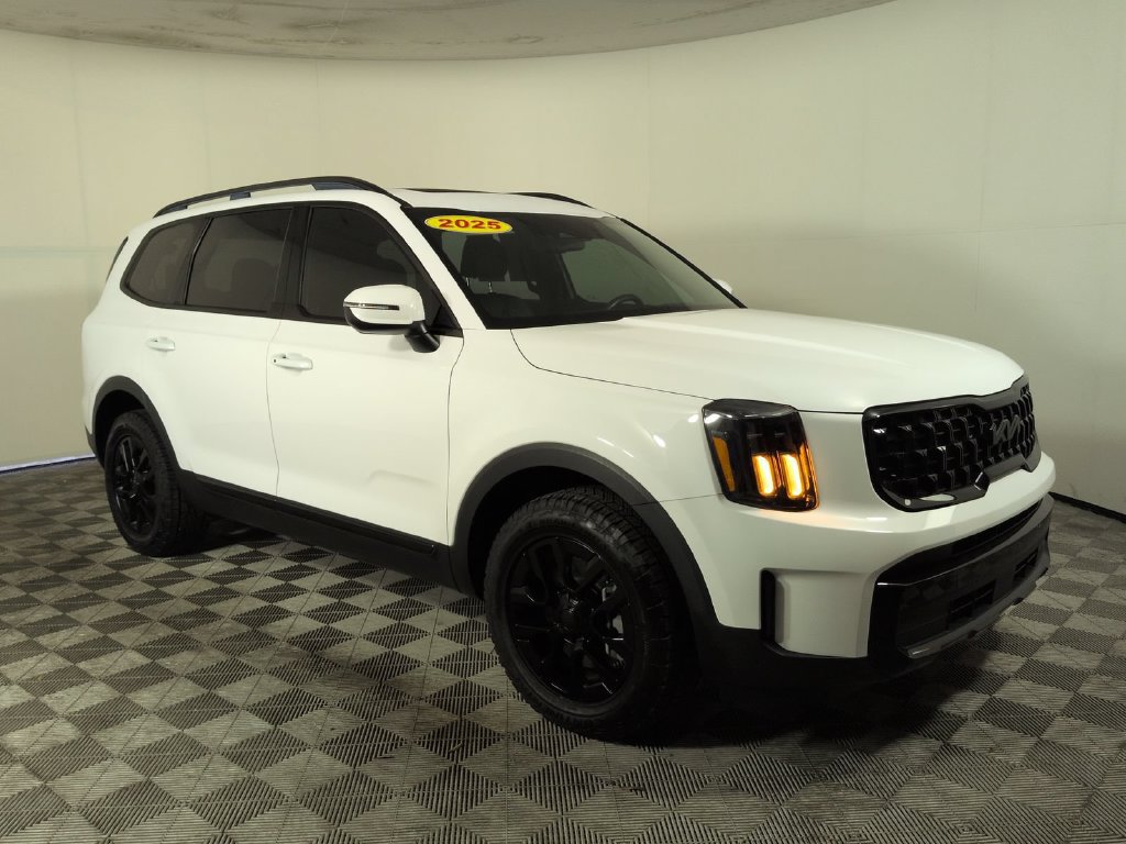 Used 2025 Kia Telluride AWD image 2