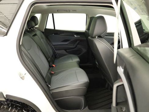 New 2026 Volkswagen Tiguan SE AWD/4WD image 32