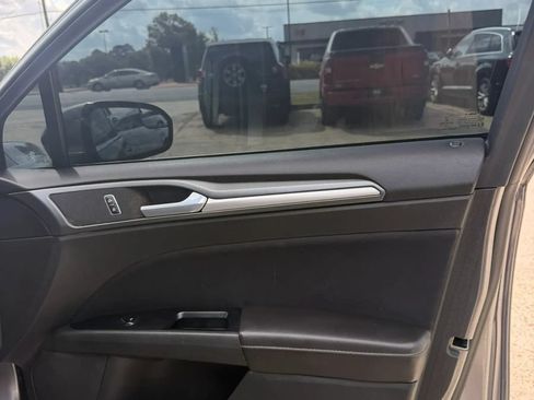 Used 2014 Ford Fusion SE FWD image 19