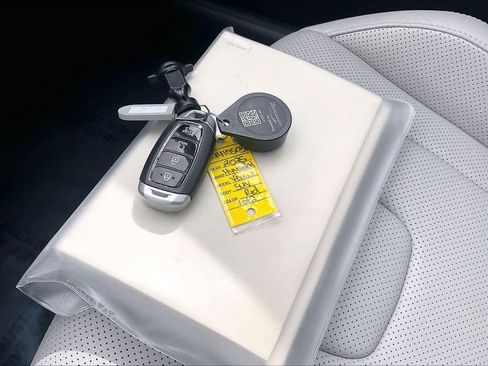 Certified 2021 Hyundai Elantra Limited w/ Cargo Package image 15