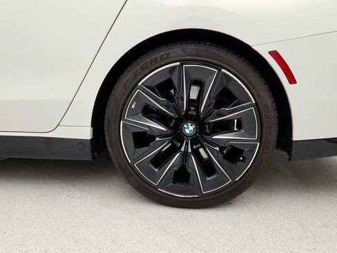 Used 2023 BMW 740i w/ Parking Assistance Package image 9