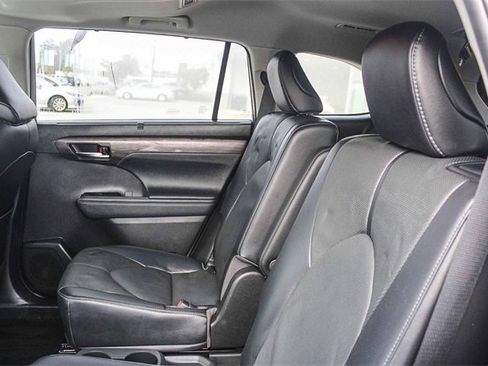 Used 2023 Toyota Highlander Limited image 27