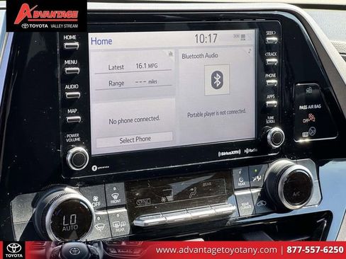 Used 2022 Toyota Highlander LE AWD/4WD image 30