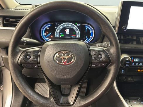 Used 2025 Toyota RAV4 XLE AWD/4WD image 12