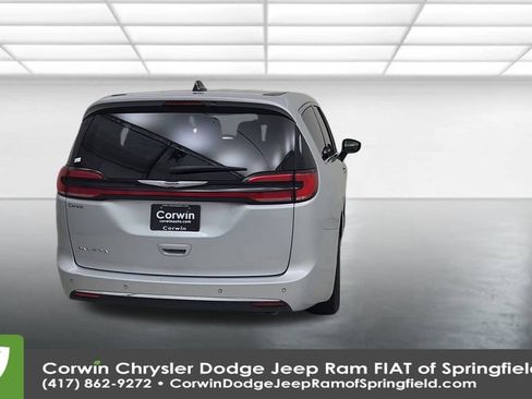 Certified 2024 Chrysler Pacifica Touring-L image 13