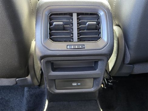 Used 2022 Volkswagen Taos SE w/ Driver Assistance Package image 16