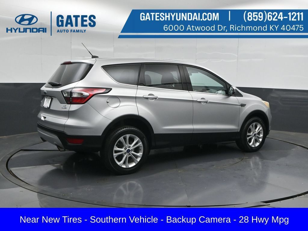 Used 2017 Ford Escape SE AWD/4WD image 2