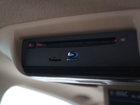 Used 2016 Toyota Sequoia Platinum image 17