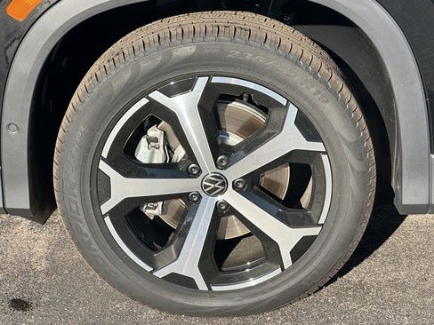 New 2025 Volkswagen Tiguan SE image 6
