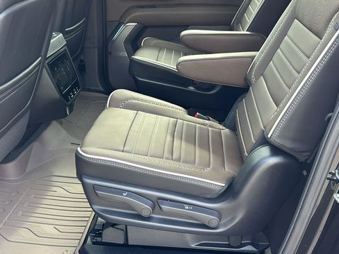 Certified 2025 GMC Yukon XL Denali Ultimate w/ LPO, Floor Liner Package image 16