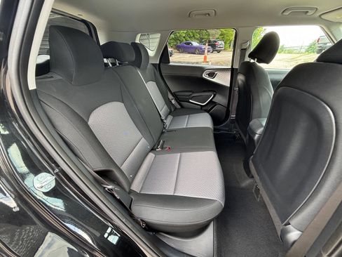 Used 2025 Kia Soul LX w/ LX Technology Package FWD image 35
