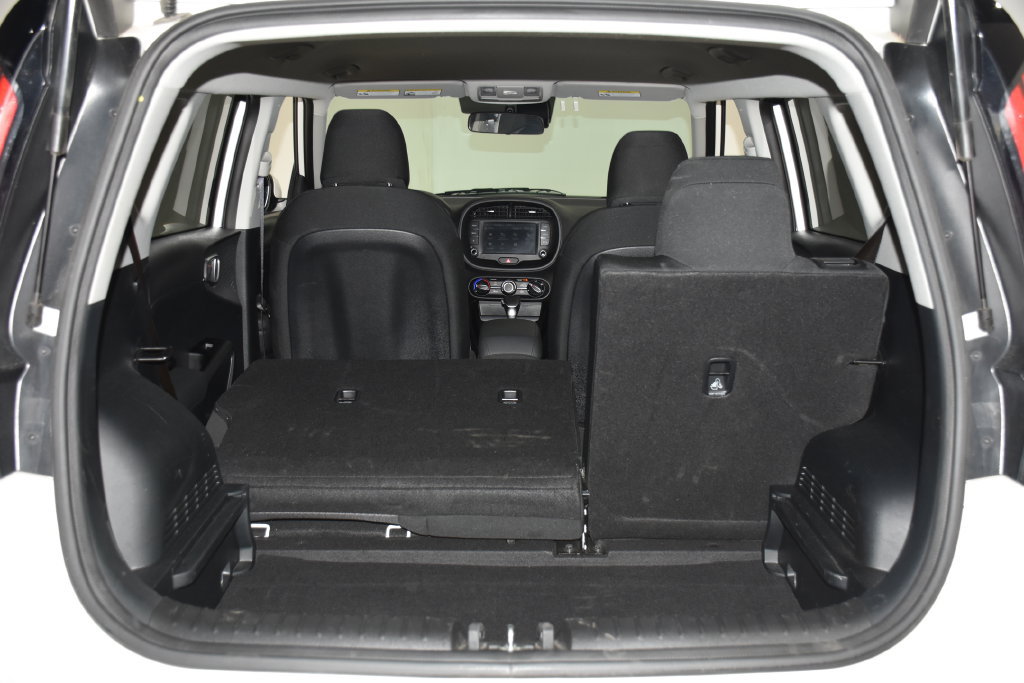 Used 2025 Kia Soul LX w/ LX Technology Package FWD image 27