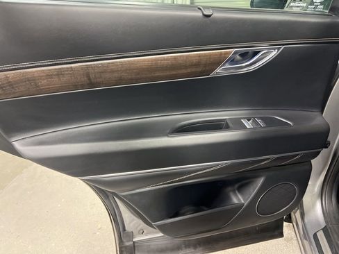 Used 2024 Genesis GV80 2.5T image 18