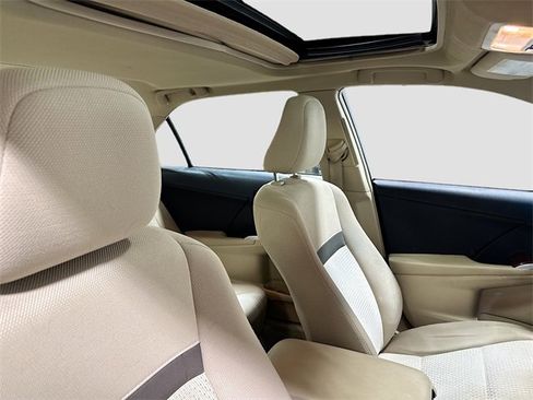Used 2014 Toyota Camry XLE image 27