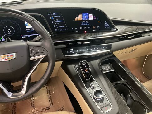 Used 2023 Cadillac Escalade Premium Luxury AWD/4WD image 8
