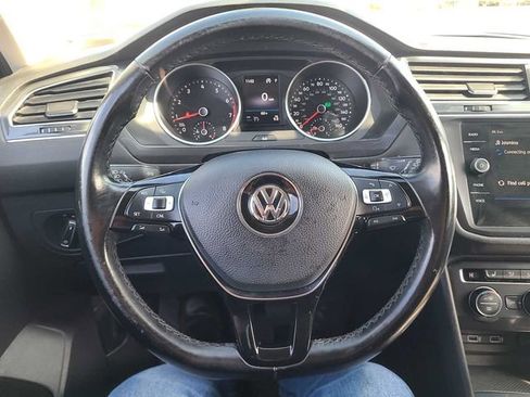 Used 2018 Volkswagen Tiguan SE AWD/4WD image 25