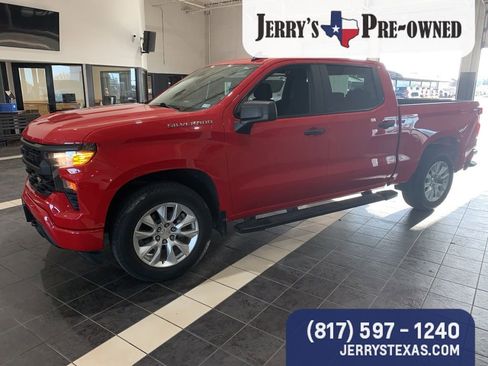 Used 2024 Chevrolet Silverado 1500 Custom image 1