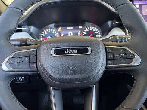 Used 2025 Jeep Compass Limited AWD/4WD image 29