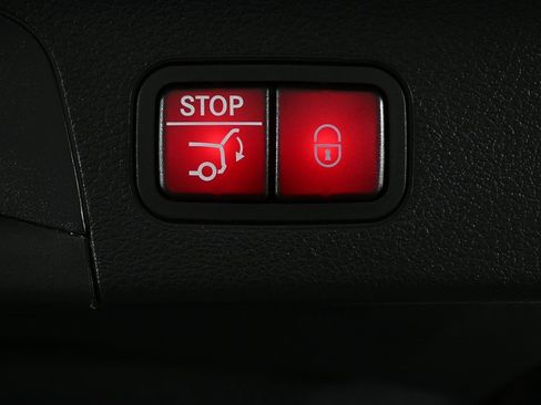 Used 2025 Mercedes-Benz GLS 450 4MATIC image 31