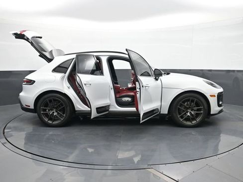 Certified 2023 Porsche Macan Turbo image 34