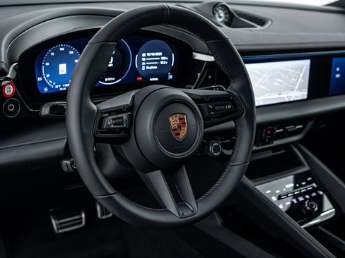 Certified 2025 Porsche Macan 4S Electric AWD/4WD image 15