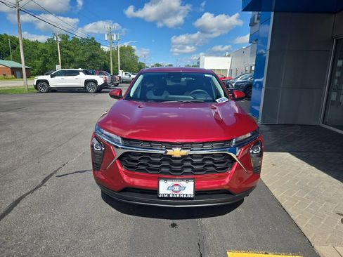 Certified 2024 Chevrolet Trax LS w/ LS Convenience Package FWD image 3