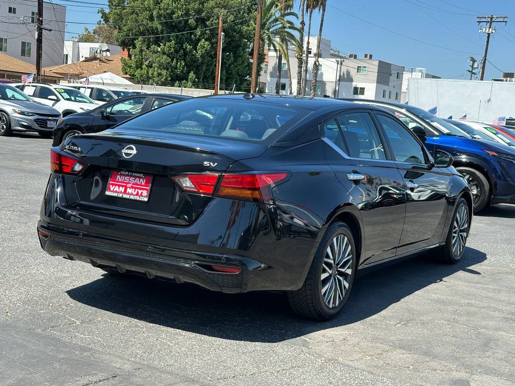 Used 2024 Nissan Altima 2.5 SV FWD image 7