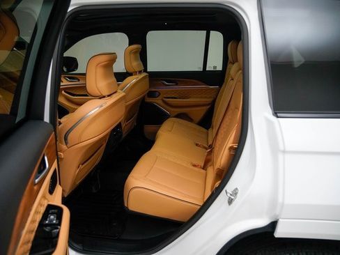 Used 2024 Jeep Grand Cherokee Summit image 16