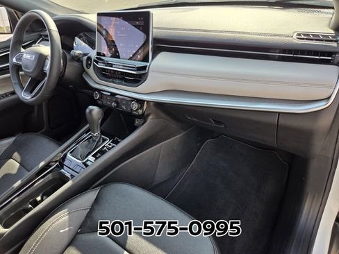 Used 2025 Jeep Compass Limited AWD/4WD image 16