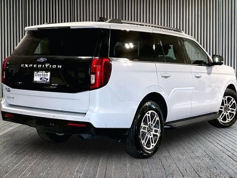 Used 2025 Ford Expedition Active AWD/4WD image 2
