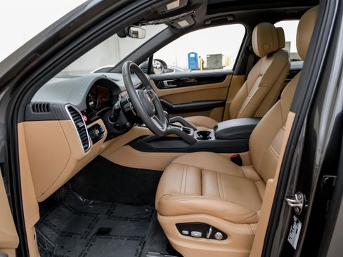 Used 2020 Porsche Cayenne image 3