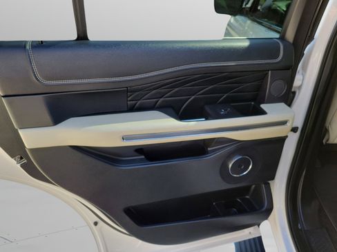 Used 2019 Ford Expedition Platinum RWD image 16