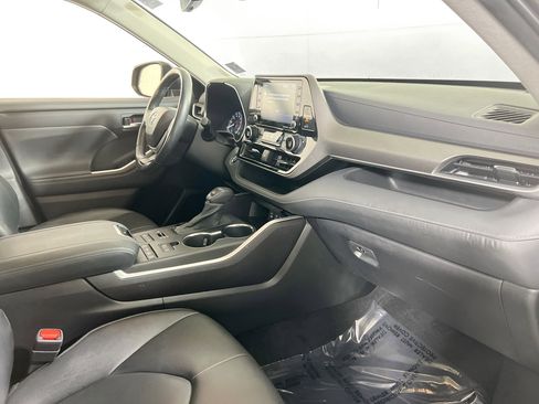 Used 2022 Toyota Highlander XLE image 29