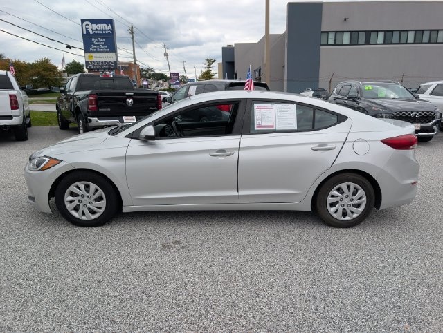 Used 2017 Hyundai Elantra SE FWD image 2
