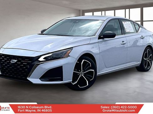 Used 2024 Nissan Altima 2.5 SR w/ SR Premium Package FWD image 1