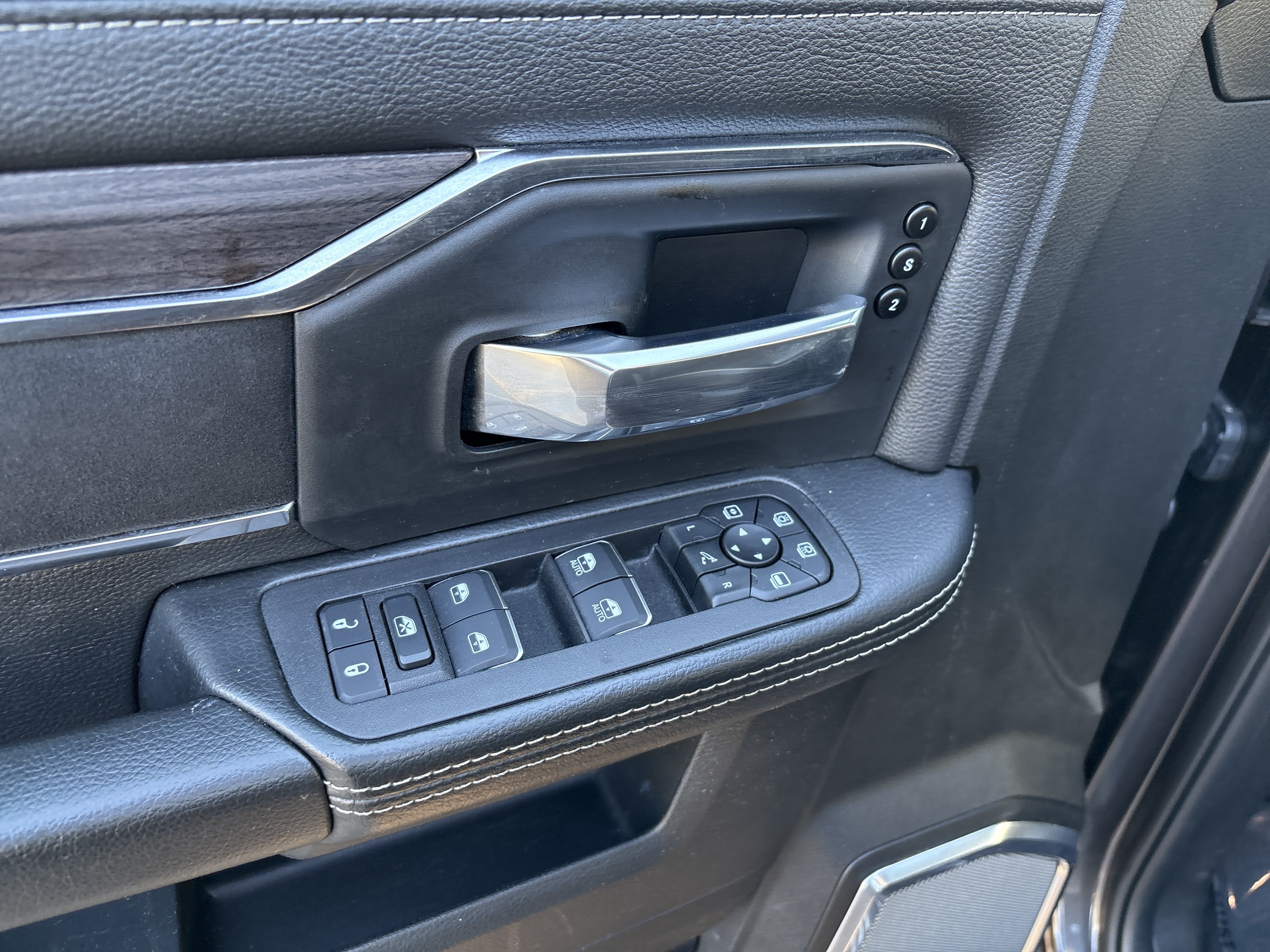 Used 2025 RAM 3500 Laramie AWD/4WD image 16