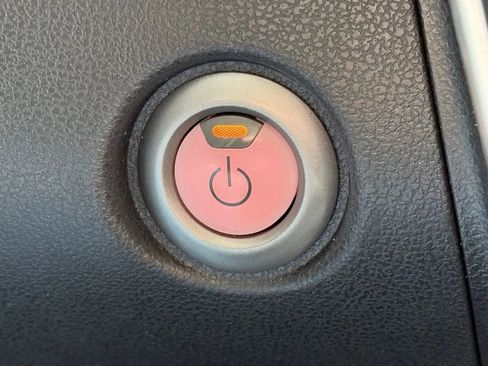 Used 2014 Nissan Leaf S image 25