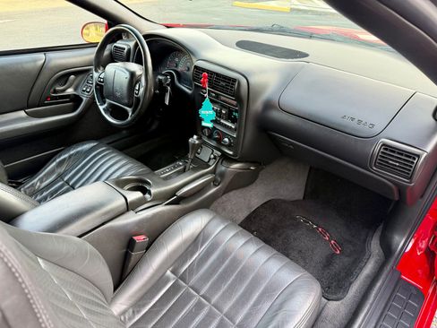 Used 2000 Chevrolet Camaro Z28 w/ SS Performance/Appearance Pkg image 46