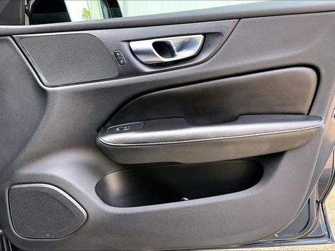 Used 2022 Volvo S60 B5 Momentum w/ Premium Package image 24