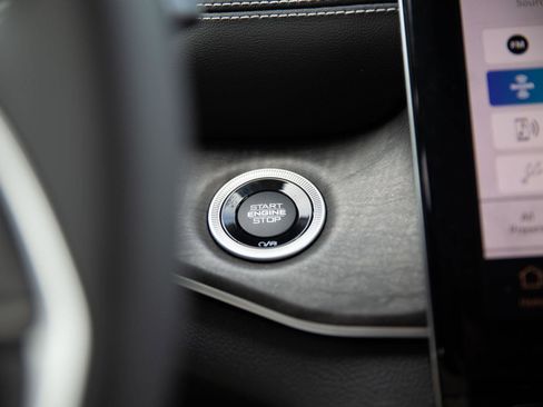 Used 2023 Jeep Grand Cherokee Limited image 14