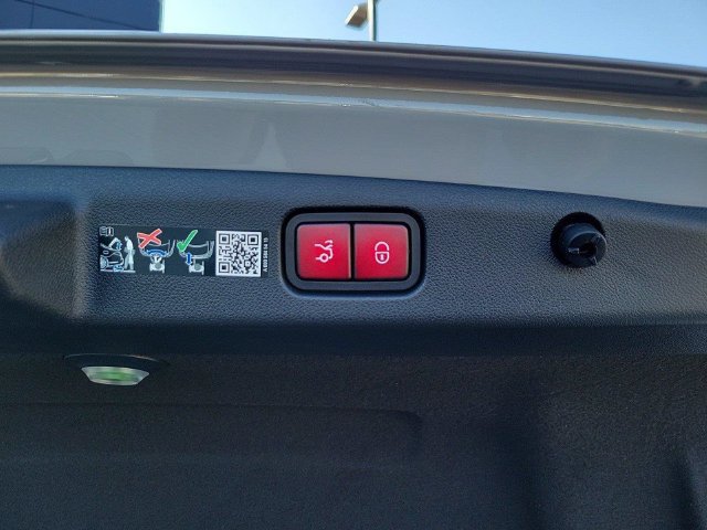 Certified 2025 Mercedes-Benz E 350 4MATIC Sedan image 8