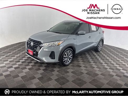 Used 2023 Nissan Kicks SV image 3