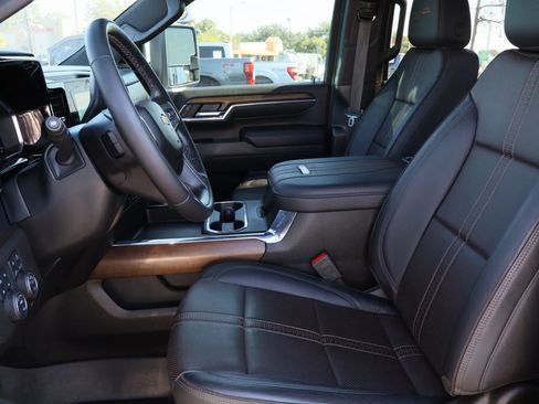 Used 2024 Chevrolet Silverado 2500 High Country w/ High Country Premium Package AWD/4WD image 21