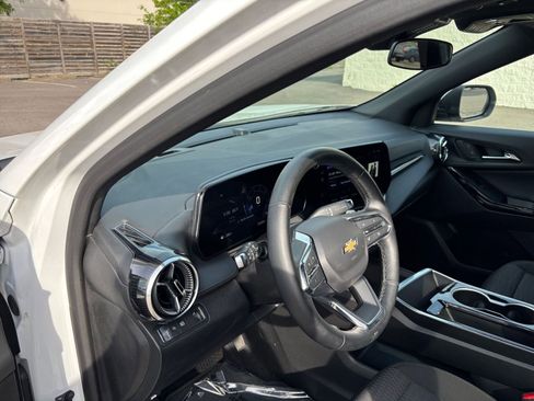 Used 2025 Chevrolet Equinox LT FWD image 35