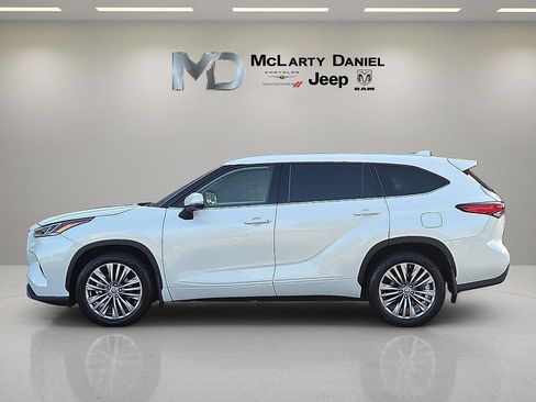 Used 2022 Toyota Highlander Platinum AWD/4WD image 3