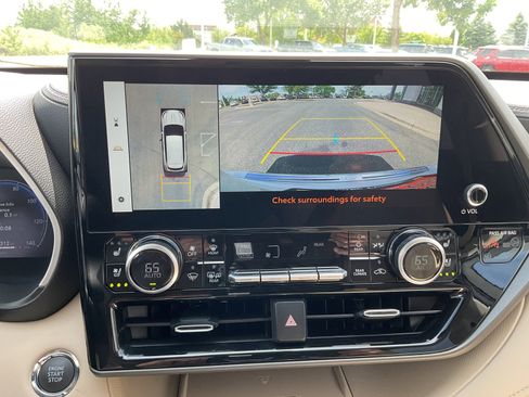 Used 2023 Toyota Highlander Limited AWD/4WD image 31