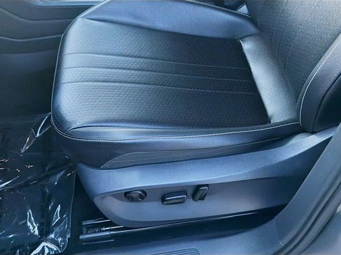 Used 2022 Volkswagen Tiguan SE FWD image 17