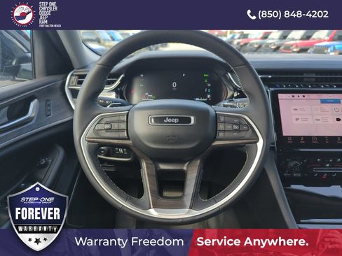 Used 2022 Jeep Grand Cherokee Limited 4xe w/ Luxury Tech Group II AWD/4WD image 16